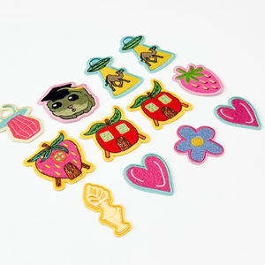 Prix d'usine OEM ODM Patchs en feutre brodés faits à la main à coller au fer pour sacs - Product Image 6