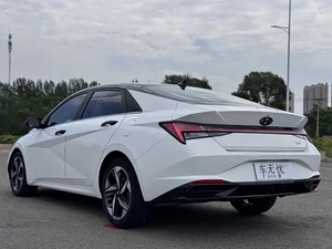 Hyundai Elantra Pure Oil Elite Edition 2022 en <span class=keywords><strong>bon</strong></span> état, berline compacte d'<span class=keywords><strong>occasion</strong></span> 5 places pour usage familial - Product Image 2