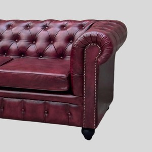Elegante Sofá Chesterfield Rojo Vino, Sofá Tapizado con Botones Profundos de Cuero Genuino, Muebles de Sala de Estar de Lujo, Estilo Clásico - Product Image 4