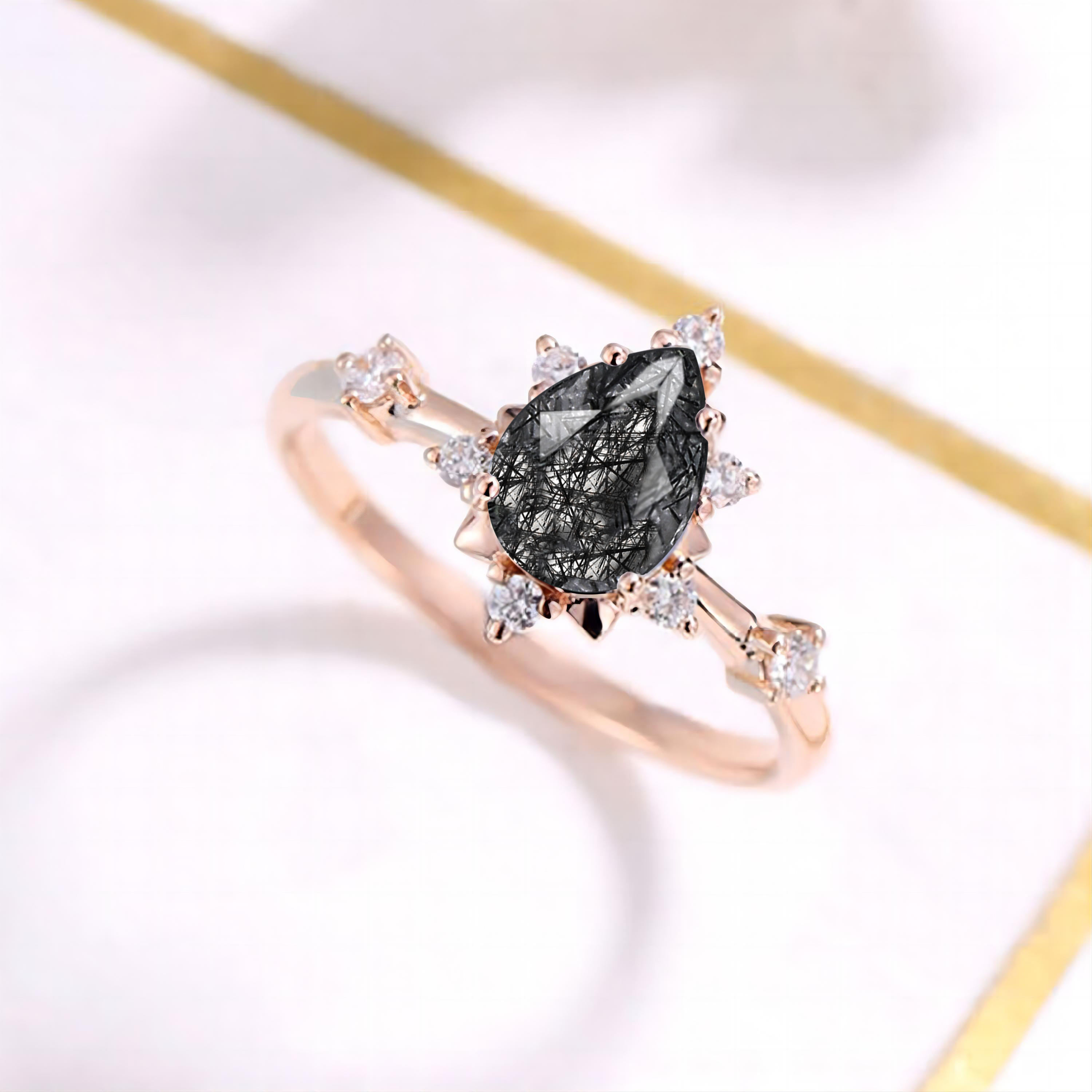 รูไทล์สีดำธรรมชาติ