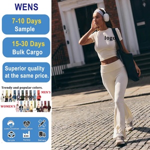 Conjuntos de yoga y entrenamiento para mujer 2025 con logo personalizado, top corto de cintura alta, shorts de cintura alta y camiseta corta con logo frontal, venta al por mayor - Product Image 1