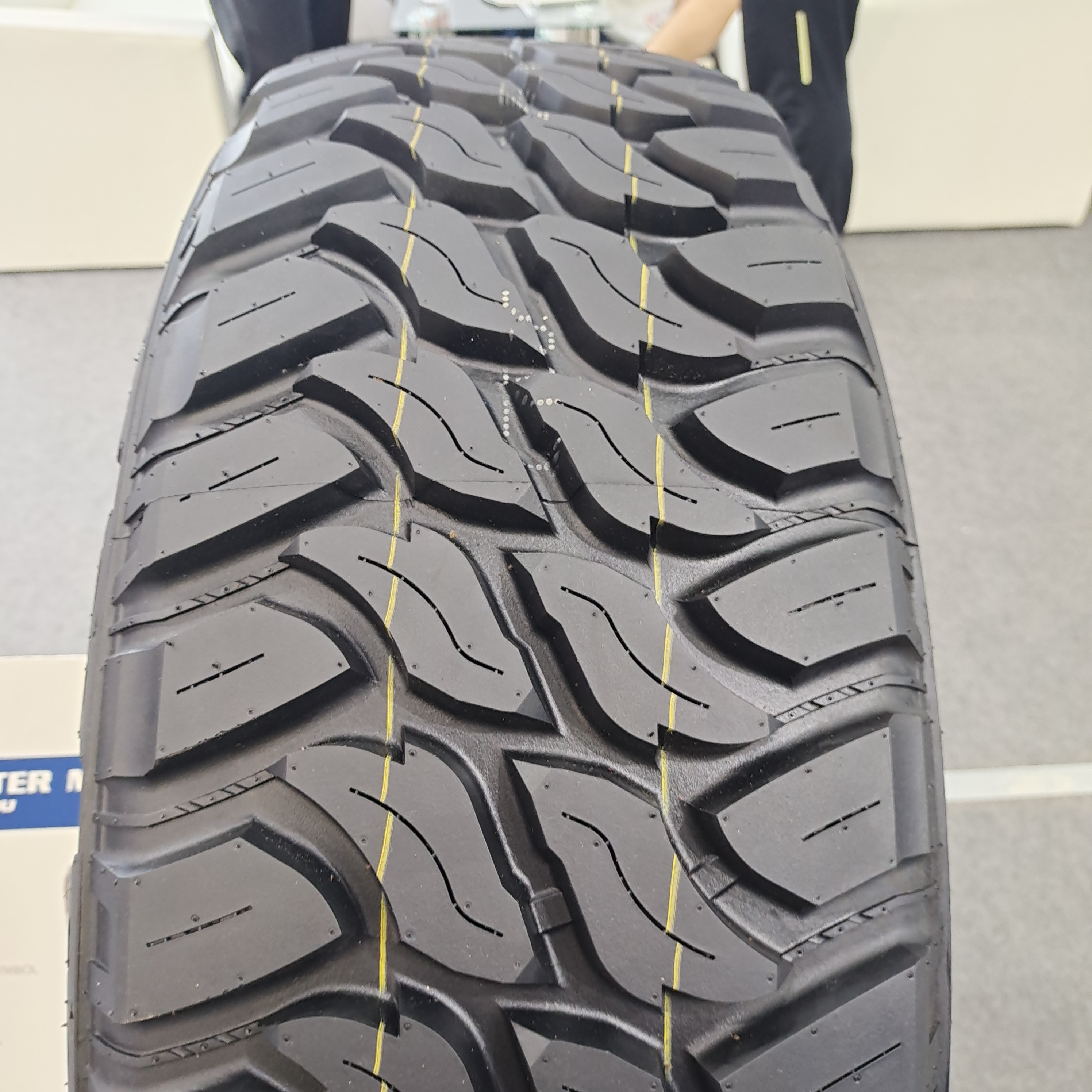 FRONWAY/ZMAX MT 235/85R16 新品車両用タイヤ 235mm幅 SUV対応 806mm 外径