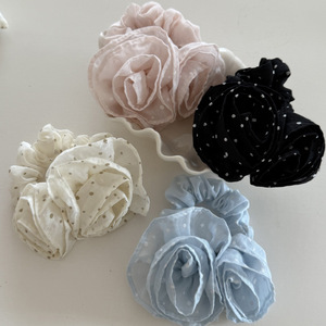 Chouchou en tissu à pois Rose Française, accessoires de cheveux élégants pour femmes pour mariage et fête - Product Image 1