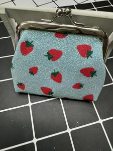 Porte-monnaie en toile mignon en forme de fraise pour femmes, <span class=keywords><strong>mini</strong></span> pochette à fermeture éclair de 3 pouces pour pièces de monnaie, écouteurs, rouge à lèvres, petit sac cadeau - Product Image 3