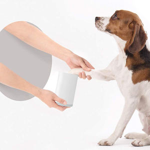 Taza Portátil Automática y Ecológica de Plástico para Lavar Patas de Perros Grandes - Product Image 2