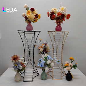 LEDA - Moderno y Elegante Soporte de Metal Dorado para Flores, Florero Transparente, Nuevos Centros de Mesa para Bodas, Decoración del Hogar, Artículos para Fiestas - Product Image 1