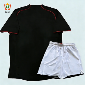 Maillots <span class=keywords><strong>de</strong></span> football à manches courtes respirants personnalisables Version domicile et rétro Numéros imprimables Noms et logos d'équipe - Product Image 1