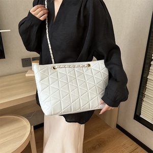 Bolsos de Hombro Casuales de Gran Capacidad para Mujer, Bolsos de Mano Simples con Cadena de Rombo, Bolso Tote Portátil de Moda, Bolso Extra Grande - Product Image 4
