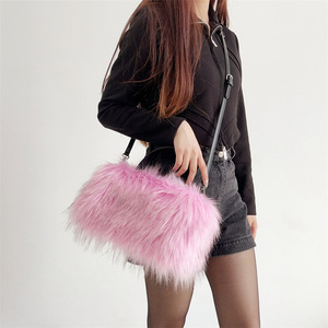 Nouveau femmes <span class=keywords><strong>en</strong></span> peluche PU fourre-tout <span class=keywords><strong>bandoulière</strong></span> <span class=keywords><strong>sac</strong></span> à main Imitation fourrure de raton laveur hiver oreiller doux Cool Style Y2K - Product Image 5