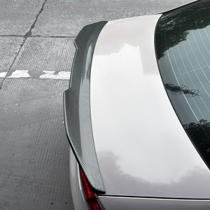 สปอยเลอร์หลังทรง Ducktail สำหรับ Audi A4 S4 B8 ปี 2009-2016 สีดำ Piano Black ลายคาร์บอนไฟเบอร์ วัสดุ ABS สำหรับตกแต่งภายนอก - Product Image 3
