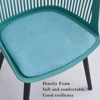 Chaise de salle à manger en plastique nordique en gros, fauteuil en plastique pas cher pour les véranda, les balcons, les cafés, les salles à manger, les patios, les piscines, les magasins