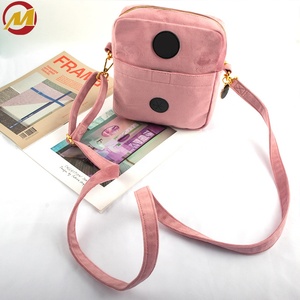 Bolsa de golosinas para perros personalizada a prueba de agua Mini y tamaños grandes Cinturón cruzado de lujo Bolsa para caminar para mascotas para entrenar y caminar - Product Image 3