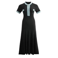 Robe midi en tricot blanc avec bordure contrastante bleue, détails boutonnés, manches longues, col en V, coupe trapèze, style décontracté, imprimé numérique, pour le printemps, naturel