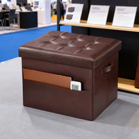 Taburete Otomano Plegable de Cuero PU Marrón con Bolsillo Lateral, Reposapiés Multiusos para Sala de Estar y Dormitorio