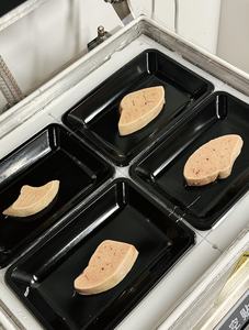 Bandeja Desechable de Plástico Negro para Alimentos XINBANG con Embalaje en Blíster para Refrigerios, Uso en Supermercados, Hecha de PP, Opción de Logotipo Personalizado - Product Image 3