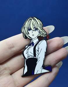 หมุดโลหะเคลือบเงาคุณภาพสูง6ซม. หมุดอะนิเมะสีม่วงของ <span class=keywords><strong>evergarden</strong></span> สำหรับแฟนๆอะนิเมะเป็นของขวัญงานฝีมือโลหะ - Product Image 3