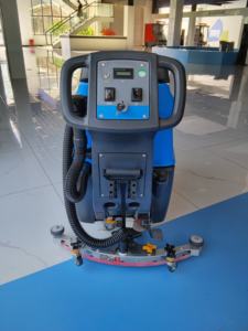 Máquina de fregado de suelo pequeño para suelo de tipo de conducción - Product Image 4