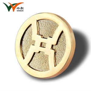 Badge publicitaire rond en métal doré de luxe pour voiture, idéal pour les cadeaux - Product Image 3