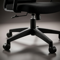 Chaise de bureau ergonomique professionnelle entièrement noire avec dossier en maille respirante et base à cinq branches en nylon durable