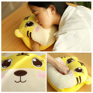 Coussin en peluche tigre jaune, coussin chauffe-mains doux pour enfants et étudiants, cadeau d'hiver unisexe - Product Image 2