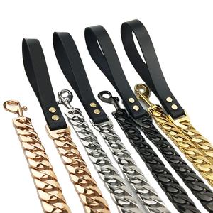 Guinzaglio per Cani di Lusso in Pelle con Catena Cubana in Acciaio Inox Dorato, Personalizzabile con Logo - Product Image 2