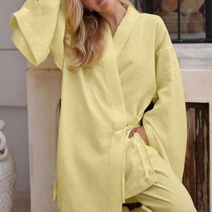 Nuevas llegadas al por mayor: Conjunto de dos piezas de lino para mujer, estilo OOTD, con camisa modesta de solapa y pantalones de talle alto a rayas, ideal para otoño. - Product Image 3