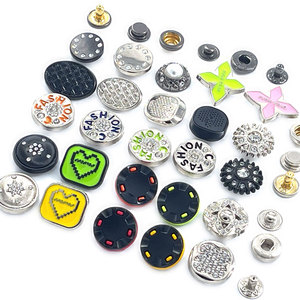 Manteau fantaisie personnalisable pour femmes avec strass argentés Gunmetal pressé en alliage de zinc bouton pression en métal perle fleur logo fournisseur - Product Image 1