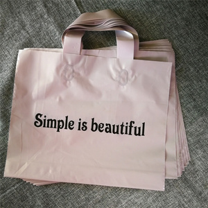 Sac en plastique personnalisé pour vêtements, sac fourre-tout avec logo personnalisé, sac de shopping à poignée, vente en gros, pas cher - Product Image 4