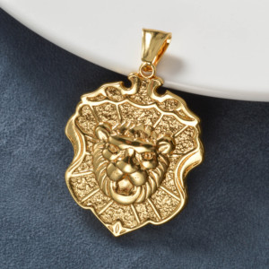 Colgante de Lujo con Cabeza de León Audaz y Escudo, Cadena de Cuerda Trenzada Personalizable, Acero Inoxidable 316L, Chapado en Oro de 18K, Unisex - Product Image 4