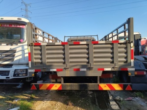 Véhicule de camion de DONG-FENG de 1-20T à traction intégrale pour le transport en ville Véhicule de ramassage de camion de cargaison à usage moyen - Product Image 4