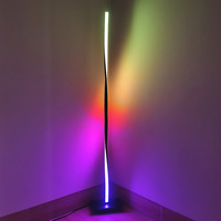 Lampe d'angle LED RGB colorée, autoportante, avec application mobile, luminaire décoratif d'intérieur, idéal pour un salon, une chambre à coucher, ou un canapé