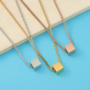 Hot Sale Minimalismus Kleine quadratische Anhänger Halskette 3 Farben Edelstahl vergoldet quadratische Würfel Halskette für Paare