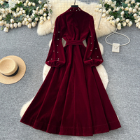 Robe longue en velours style français vintage avec strass, col montant, manches lanternes, ceinture et simple boutonnage pour l'automne-hiver