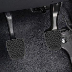 Couvre-pédales en caoutchouc pour Nissan Qashqai 07-16, manchon antidérapant pour frein et embrayage 46531JD00A - Product Image 1