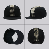 Gorra plana de mezclilla estilo hip hop Fuchs Street Style con remaches y tachuelas, diseño de erizo negro con raya central y pinchos, tipo snapback