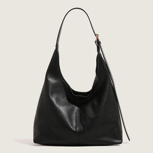 Sac fourre-tout classique pour femme en similicuir grande capacité, bandoulière réglable, lavable à la main, sans imprimé, fermeture magnétique, en PU - Product Image 6