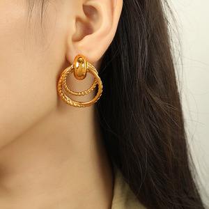 Pendientes de aro de doble espiral de estilo europeo, chapados en oro, de acero de titanio para mujer, joyería de moda para fiesta EH623 - Product Image 4