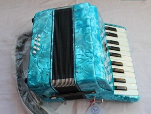 Les fabricants vendent des instruments de <span class=keywords><strong>clavier</strong></span> professionnels de qualité 22, touche <span class=keywords><strong>8</strong></span>, accordéon basse avec sac cadeau - Product Image 3