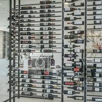 Meuble de cave à vin de luxe en acier inoxydable, design flottant, porte-bouteilles en verre, étagère à vin au sol et au plafond