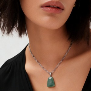 Collier avec pendentif géométrique en pierre naturelle, en acier inoxydable, bijoux à la mode pour femmes, forme de goutte d'eau, couleur verte - Product Image 1