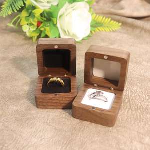 木製収納ボックス カスタムリングケース 名入れ 婚約指輪 ウッド製結婚指輪ディスプレイ 記念日ギフト ジュエリー包装箱 - Product Image 2