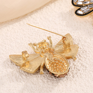 Broche de Abeja de Aleación de Zinc con Cristales, Pin de Insecto, Accesorio de Fiesta para Mujer, Joyería de Moda - Product Image 4