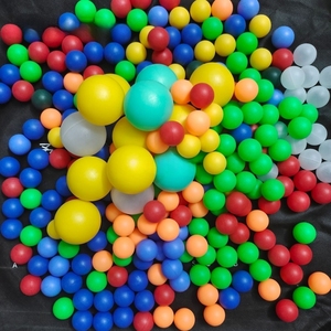 Präzise Mehrfarbige 2mm bis 50mm 17,27mm 18mm 19mm 20mm 24mm 25mm 30mm Massive Polypropylen PP Kunststoffkugeln für Spiele - Product Image 1