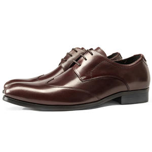Elegantes Zapatos de Vestir Clásicos para Hombre en Cuero Pulido a Mano, Color Marrón, con Cadena Metálica Negra para Hombre - Product Image 1
