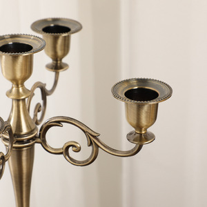 Support de bougie en métal doré personnalisé, pièce estampée de luxe moderne, chandelier doré OEM pour décoration de table de mariage - Product Image 4