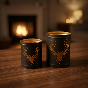 Support de bougie cylindrique en fer, fait main, écologique, sans plomb, étanche, avec motif sapin de Noël en relief, de la marque Sonnet Decor - Product Image 1