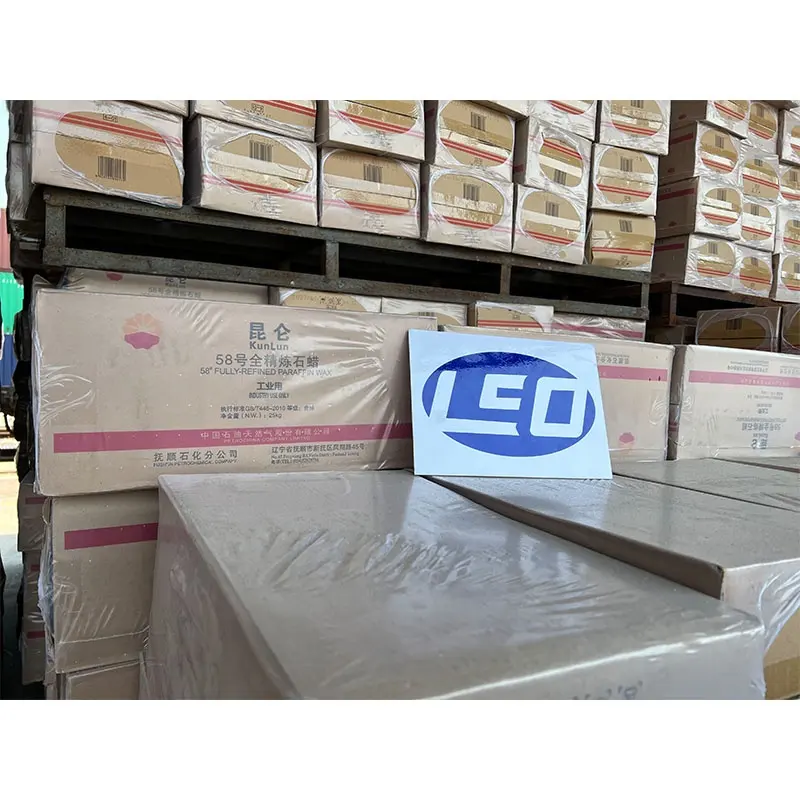 Hàm Lượng Dầu Ít Hơn 0.5% Sáp Kunlun Paraffin Parafina 25 Kg/thùng CARTON Màu Trắng Trung Quốc; 50 Kg/túi PP