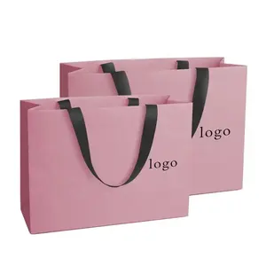 Pemasok Pabrik Logo Kustom Tas Kertas Papan Kartu Belanja Pakaian Hitam Kardus Hadiah Tas Butik dengan Pegangan Katun