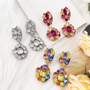 Nouvelles Boucles <span class=keywords><strong>d</strong></span>'Oreilles Clous Fleur Plaqué Or 2026 pour Femme, Bijoux Tendance Personnalisés avec Pierres Précieuses Colorées, Diamants et Cristaux en Verre - Product Image 2
