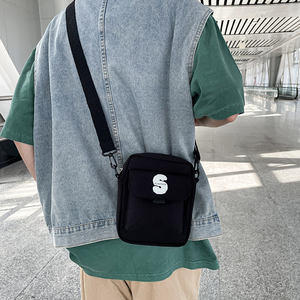 OEM Odm personnalisé blanc noir lettre imprimée mensonge jachère carré léger portable unisexe nylon sac de téléphone portable sac de messager - Product Image 3